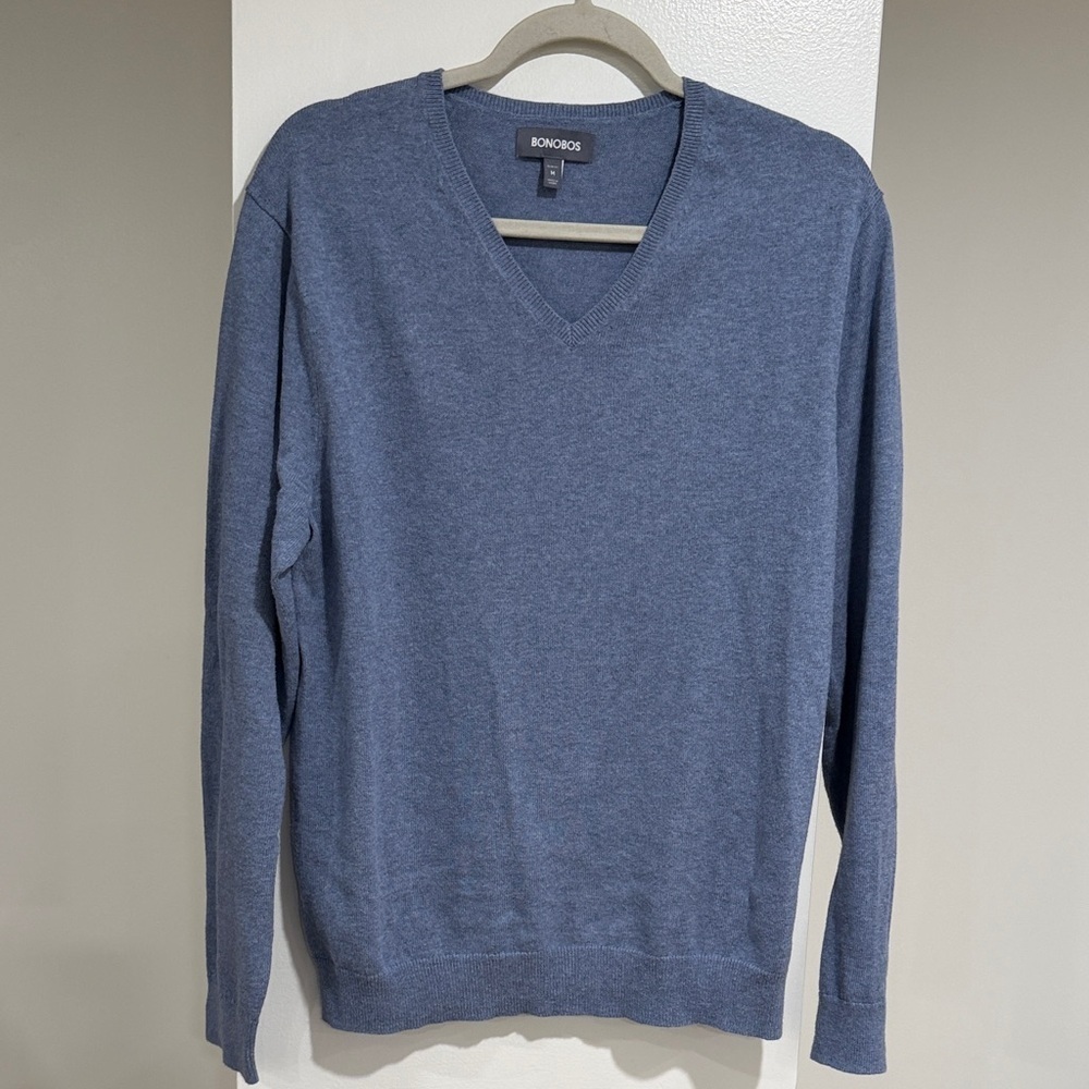 Bonobos men’s size medium slim fit V-neck sweater. 100% Merino wool